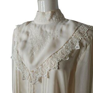 Karen Scott Blouse Size 8 Vintage Victorian Lace Trim & Pintuck Detailing Cream